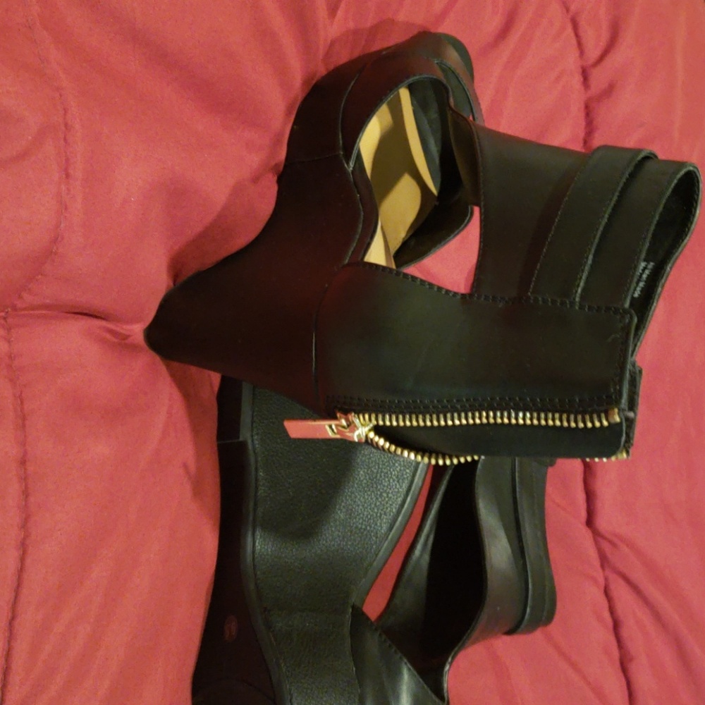 Sandals - Picture 3 of 5